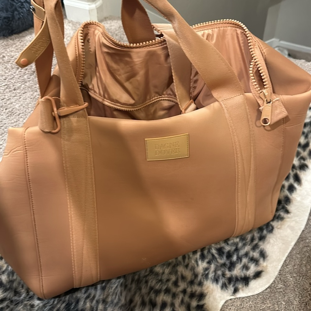 Dangne Dover carry all camel